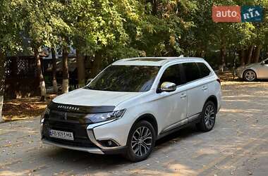 Внедорожник / Кроссовер Mitsubishi Outlander 2017 в 