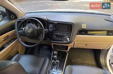 Внедорожник / Кроссовер Mitsubishi Outlander 2017 в 
