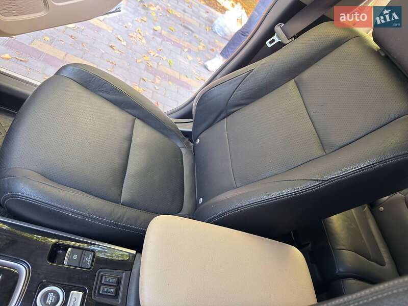 Позашляховик / Кросовер Mitsubishi Outlander 2017 в Бершаді