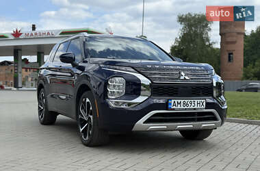 Внедорожник / Кроссовер Mitsubishi Outlander 2022 в 
