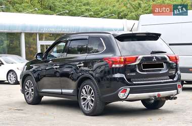 Внедорожник / Кроссовер Mitsubishi Outlander 2016 в 