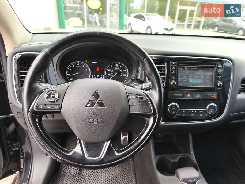Внедорожник / Кроссовер Mitsubishi Outlander 2016 в Днепре