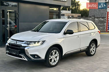Позашляховик / Кросовер Mitsubishi Outlander 2017 в Рівному