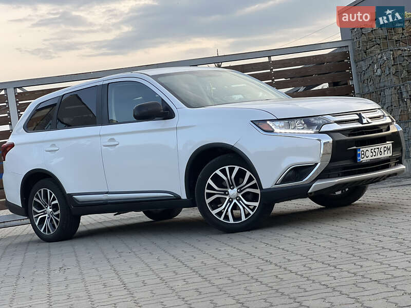 Внедорожник / Кроссовер Mitsubishi Outlander 2016 в Стрые