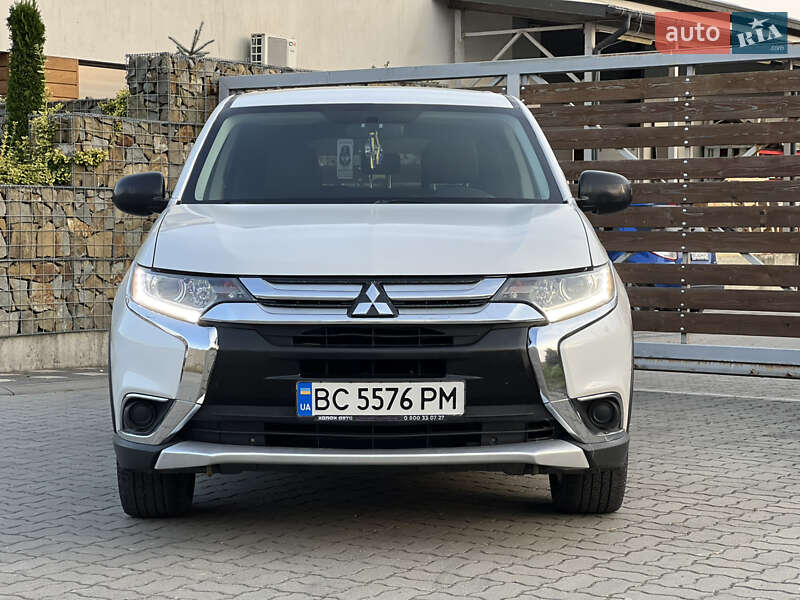 Внедорожник / Кроссовер Mitsubishi Outlander 2016 в Стрые