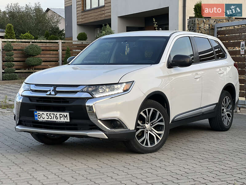 Внедорожник / Кроссовер Mitsubishi Outlander 2016 в Стрые
