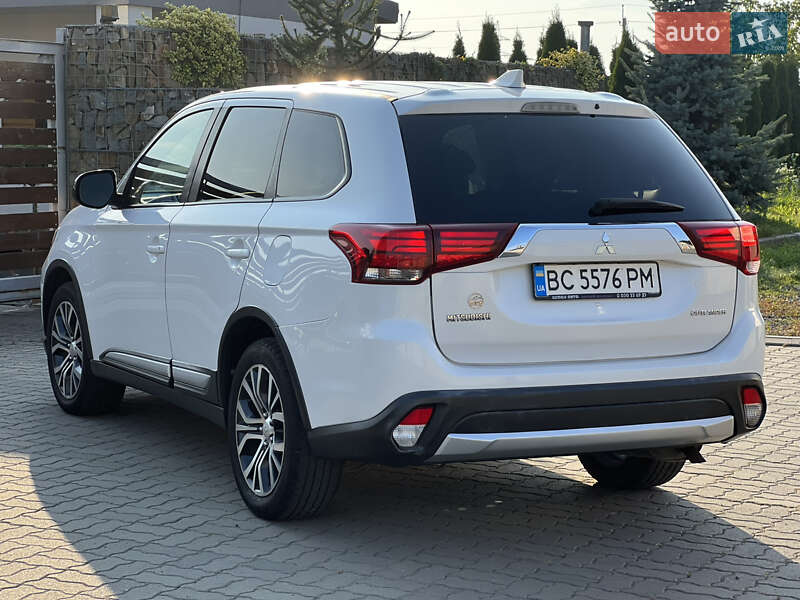 Внедорожник / Кроссовер Mitsubishi Outlander 2016 в Стрые