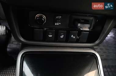 Внедорожник / Кроссовер Mitsubishi Outlander 2017 в 