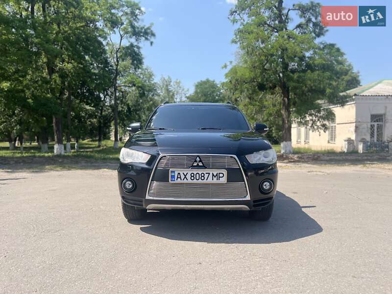Внедорожник / Кроссовер Mitsubishi Outlander 2011 в 