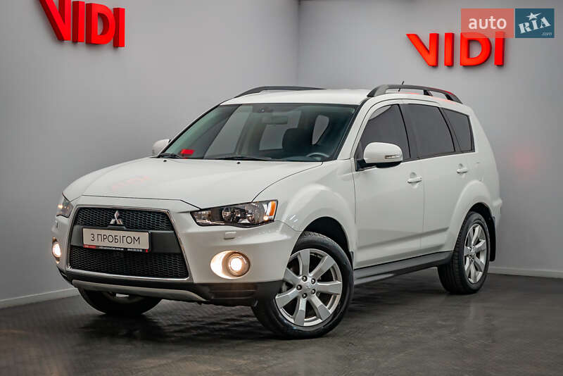 Внедорожник / Кроссовер Mitsubishi Outlander 2012 в 