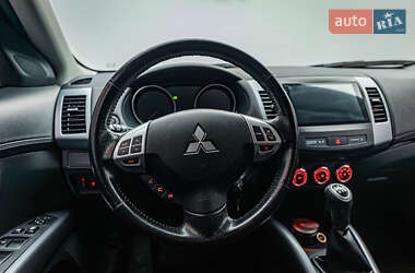 Внедорожник / Кроссовер Mitsubishi Outlander 2012 в 