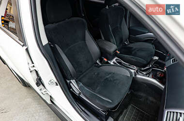 Внедорожник / Кроссовер Mitsubishi Outlander 2012 в 
