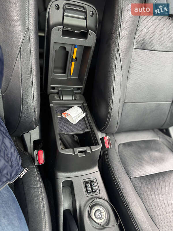 Позашляховик / Кросовер Mitsubishi Outlander 2016 в Києві