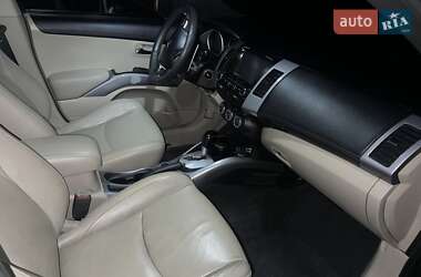 Внедорожник / Кроссовер Mitsubishi Outlander 2011 в 