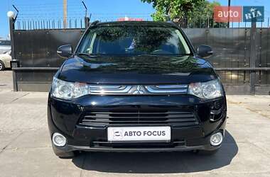 Позашляховик / Кросовер Mitsubishi Outlander 2013 в 
