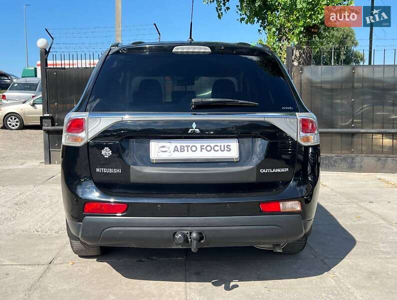 Внедорожник / Кроссовер Mitsubishi Outlander 2013 в Киеве