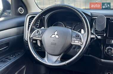 Позашляховик / Кросовер Mitsubishi Outlander 2013 в 