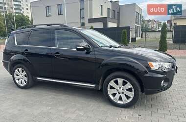 Внедорожник / Кроссовер Mitsubishi Outlander 2011 в 