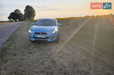 Внедорожник / Кроссовер Mitsubishi Outlander 2014 в 