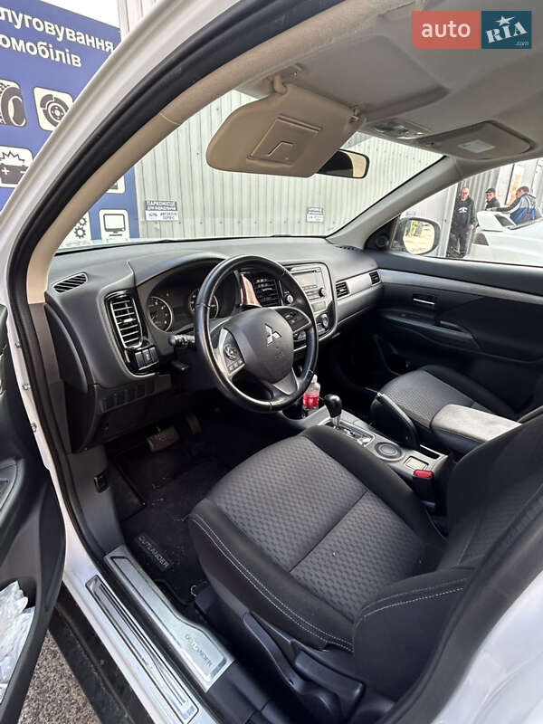 Внедорожник / Кроссовер Mitsubishi Outlander 2014 в Киеве