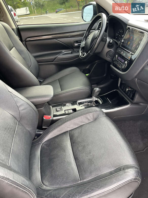 Позашляховик / Кросовер Mitsubishi Outlander 2017 в Києві фото 7 Позашляховик / Кросовер Mitsubishi Outlander 2017 в Києві
