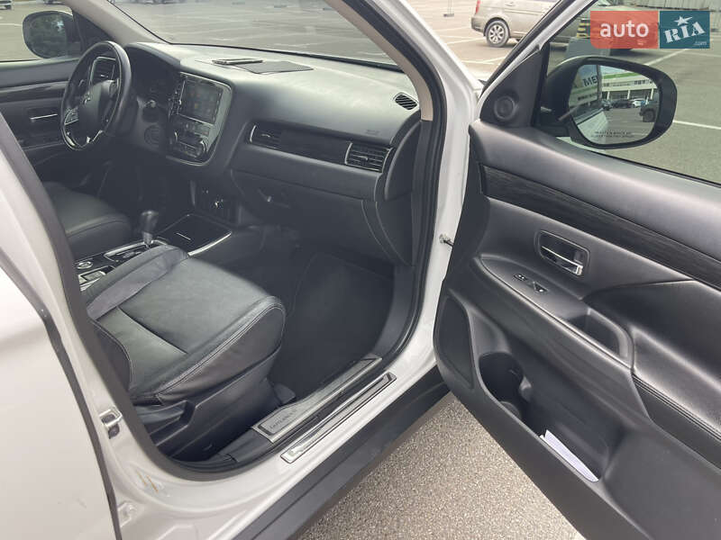 Позашляховик / Кросовер Mitsubishi Outlander 2017 в Києві фото 9 Позашляховик / Кросовер Mitsubishi Outlander 2017 в Києві