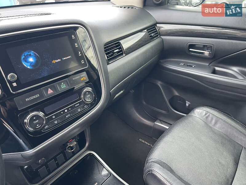 Позашляховик / Кросовер Mitsubishi Outlander 2017 в Києві фото 14 Позашляховик / Кросовер Mitsubishi Outlander 2017 в Києві