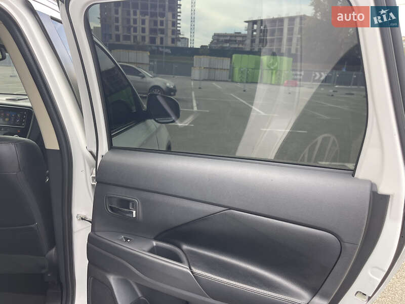 Позашляховик / Кросовер Mitsubishi Outlander 2017 в Києві фото 19 Позашляховик / Кросовер Mitsubishi Outlander 2017 в Києві