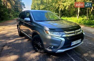 Внедорожник / Кроссовер Mitsubishi Outlander 2017 в Киеве
