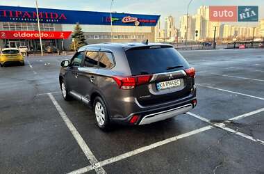 Внедорожник / Кроссовер Mitsubishi Outlander 2021 в 