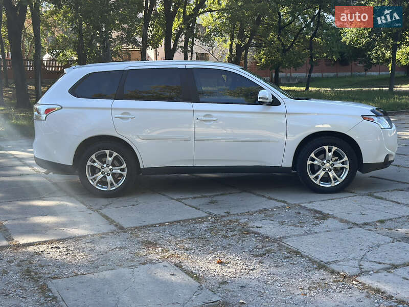 Позашляховик / Кросовер Mitsubishi Outlander 2013 в Харкові