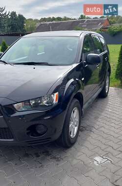 Внедорожник / Кроссовер Mitsubishi Outlander 2012 в 