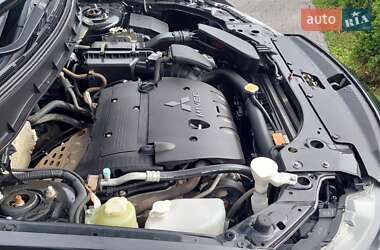 Внедорожник / Кроссовер Mitsubishi Outlander 2012 в 