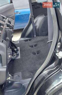 Внедорожник / Кроссовер Mitsubishi Outlander 2012 в 