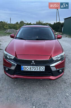 Внедорожник / Кроссовер Mitsubishi Outlander 2016 в 