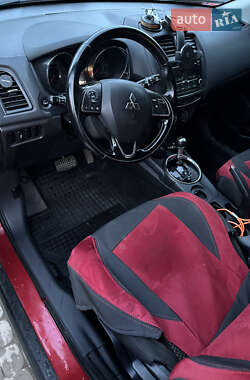 Внедорожник / Кроссовер Mitsubishi Outlander 2016 в 
