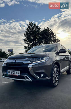 Внедорожник / Кроссовер Mitsubishi Outlander 2018 в 