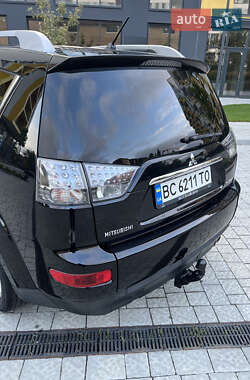 Внедорожник / Кроссовер Mitsubishi Outlander 2009 в 