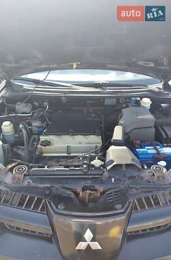 Внедорожник / Кроссовер Mitsubishi Outlander 2005 в 