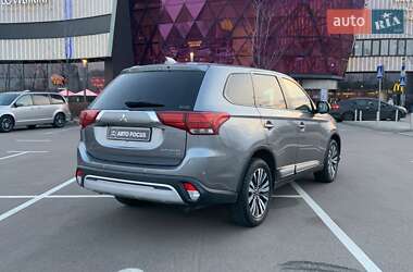Внедорожник / Кроссовер Mitsubishi Outlander 2019 в 