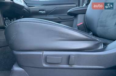 Внедорожник / Кроссовер Mitsubishi Outlander 2019 в 