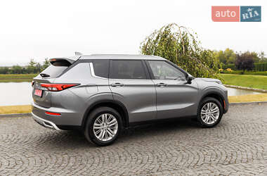 Внедорожник / Кроссовер Mitsubishi Outlander 2021 в 