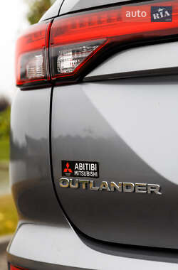 Внедорожник / Кроссовер Mitsubishi Outlander 2021 в 