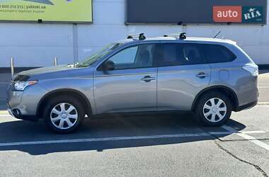 Внедорожник / Кроссовер Mitsubishi Outlander 2014 в 