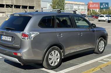 Внедорожник / Кроссовер Mitsubishi Outlander 2014 в 