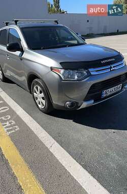 Внедорожник / Кроссовер Mitsubishi Outlander 2014 в 