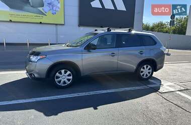 Внедорожник / Кроссовер Mitsubishi Outlander 2014 в 