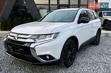 Внедорожник / Кроссовер Mitsubishi Outlander 2017 в Киеве