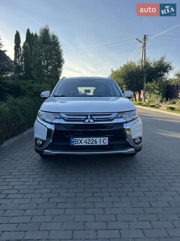 Позашляховик / Кросовер Mitsubishi Outlander 2015 в Хмельницькому