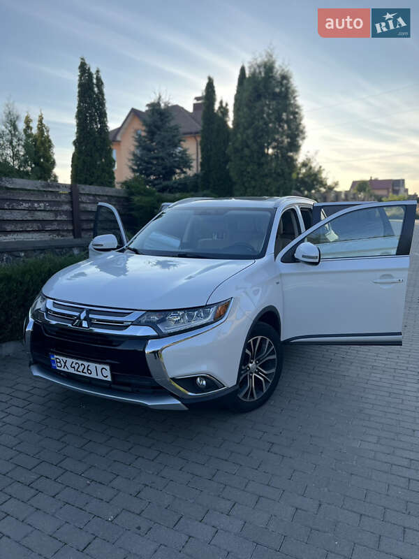 Позашляховик / Кросовер Mitsubishi Outlander 2015 в Хмельницькому